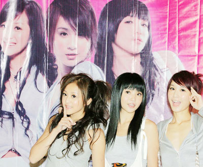 青春i.n.g 比S.H.E會跳舞，今日做客本報明星熱線